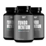 Drei schwarze Dosen von 3er Fundamentum (90 Kapseln) auf weißem Hintergrund. Nach wissenschaftlichen Erkenntnissen formuliert, um Ihre Gesundheit zu optimieren. Eine Dose ist vorne, zwei sind hinten.