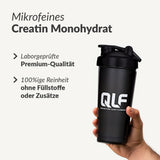 Creatin Monohydrat Vorteile mit schwarzem QLF Shaker in Hand, mikroskopisch feines Pulver, Qualität und Reinheit betont, Galerie 1