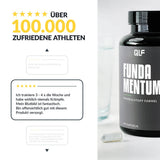 Eine schwarze 3er Fundamentum-Dose steht neben einer weißen Kapsel und einem Glas, auf dem über 100.000 zufriedene Athleten und positive Bewertungen in Deutsch-wissenschaftlich fundiert für optimale Gesundheit stehen.