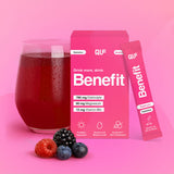 Benefit Hydration Waldbeere mit Stick, Glas rotem Getränk und frischen Beeren, Galerieposition 1