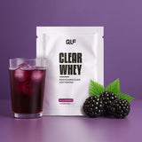 Clear Whey Isolat von Quantum Leap Fitness als proteinreicher Brombeer-Softdrink mit Eiswürfeln und frischen Brombeeren Galerie 1