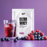 Clear Whey Isolat von Quantum Leap Fitness mit proteinreichem Waldbeer-Softdrink, frischen Beeren und Eiswürfeln Galerie 1