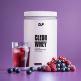 Clear Whey Isolat Waldbeere von Quantum Leap Fitness mit proteinreichem Softdrink und frischen Waldbeeren Galerie 1