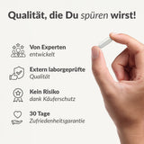 Hand holding single capsule with expert quality, lab-tested, risk-free, and satisfaction guarantee text for 7er Fundamentum einmaliges Angebot