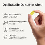 Hand hält eine einzelne Gelkapsel Poseidon vor Text mit Qualitätssicherung, Shop-Poseidon-Omega3.jpg, Galerieposition 1