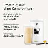 Tasty Whey Proteinpulver mit Vanillegeschmack, Glas Shake und Vanilleschote, Vorteile auf hellem Hintergrund, Galerie 1