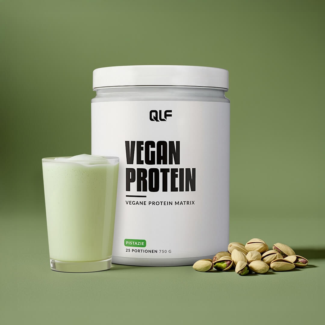 Vegan Protein von Quantum Leap Fitness mit Pistaziengeschmack, Proteinpulver und cremigem Shake, Galerie 1